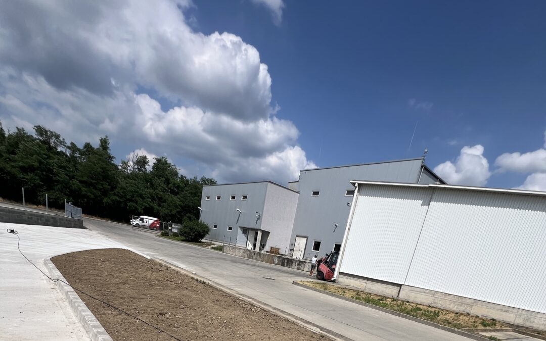 Pécs eFeF Kft. út és parkoló építés