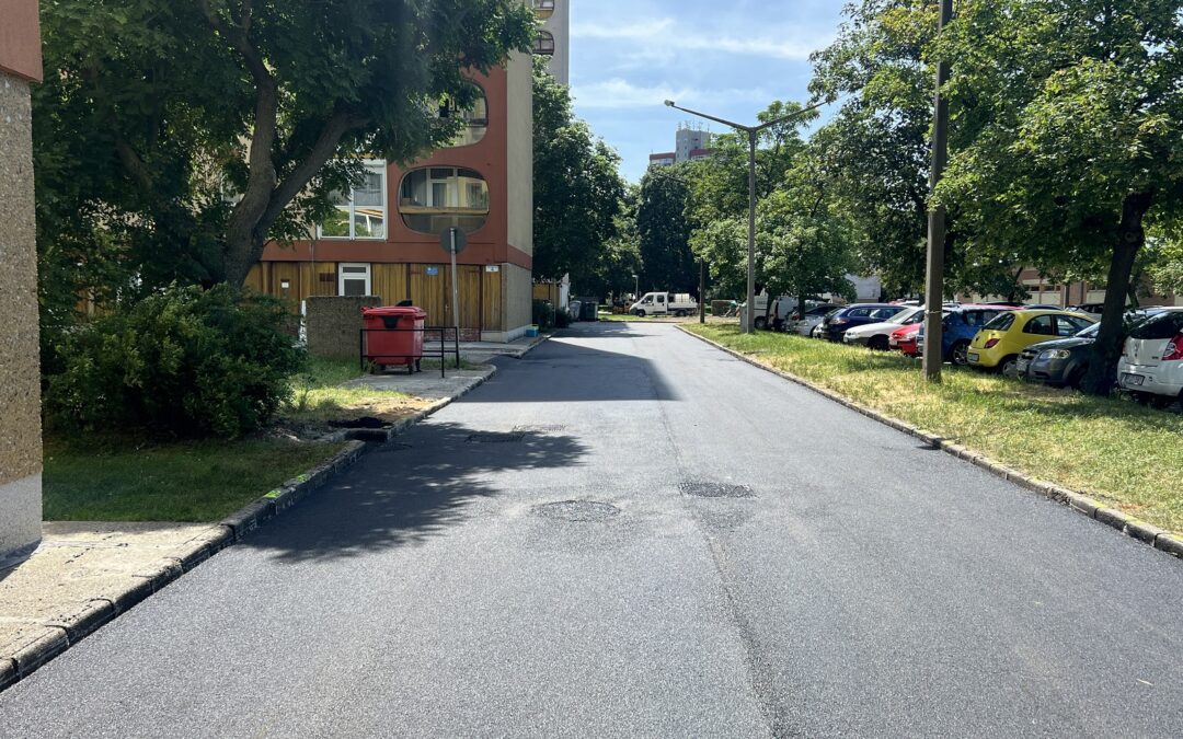 Pécs, Péchy Blanka tér aszfaltozás